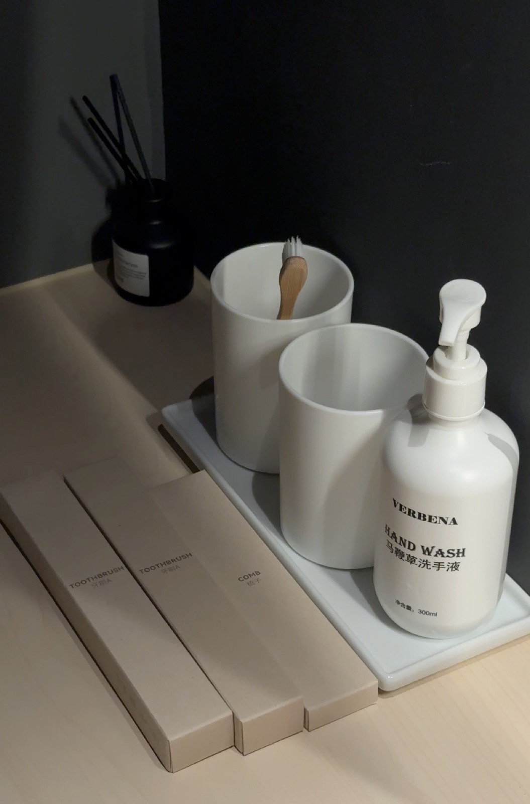 Amenities minimalistas de banheiro do The Yard